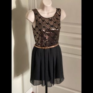 Beautiful belted stylish dress size 1. Like new